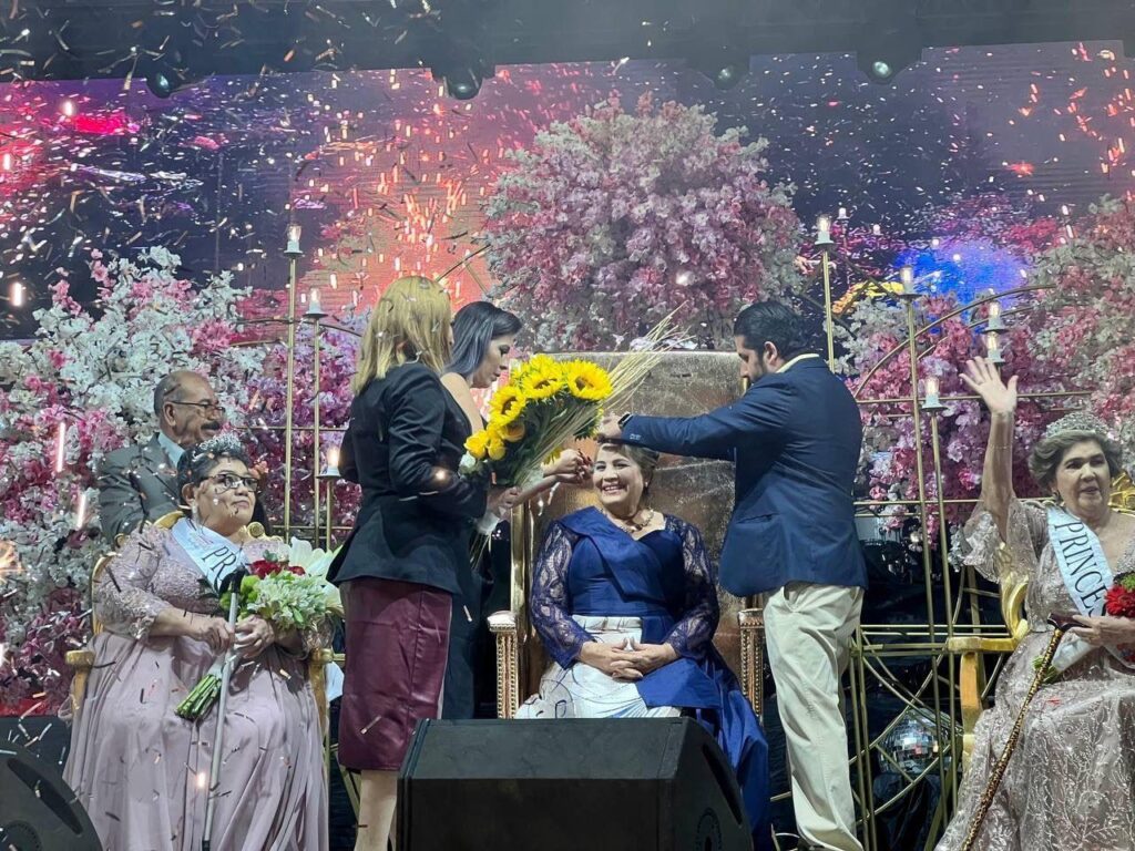 CORONAN A MARÍA DE JESÚS I, REINA DE LA EDAD DE ORO