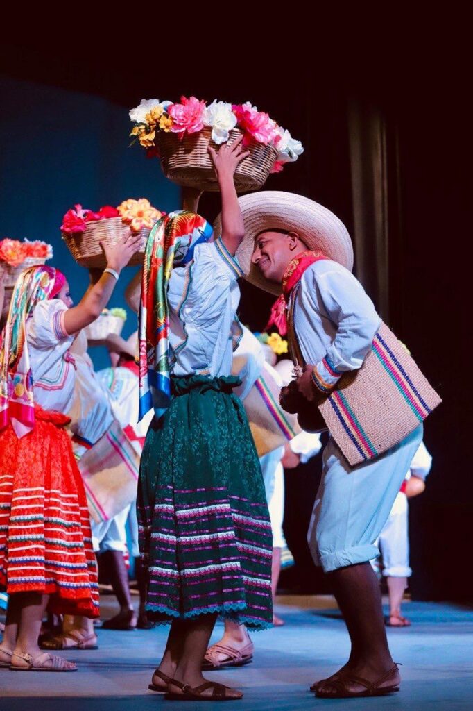 RECEPCIÓN MAGISTRAL DE FRESNILLO AL FESTIVAL DEL FOLCLOR INTERNACIONAL