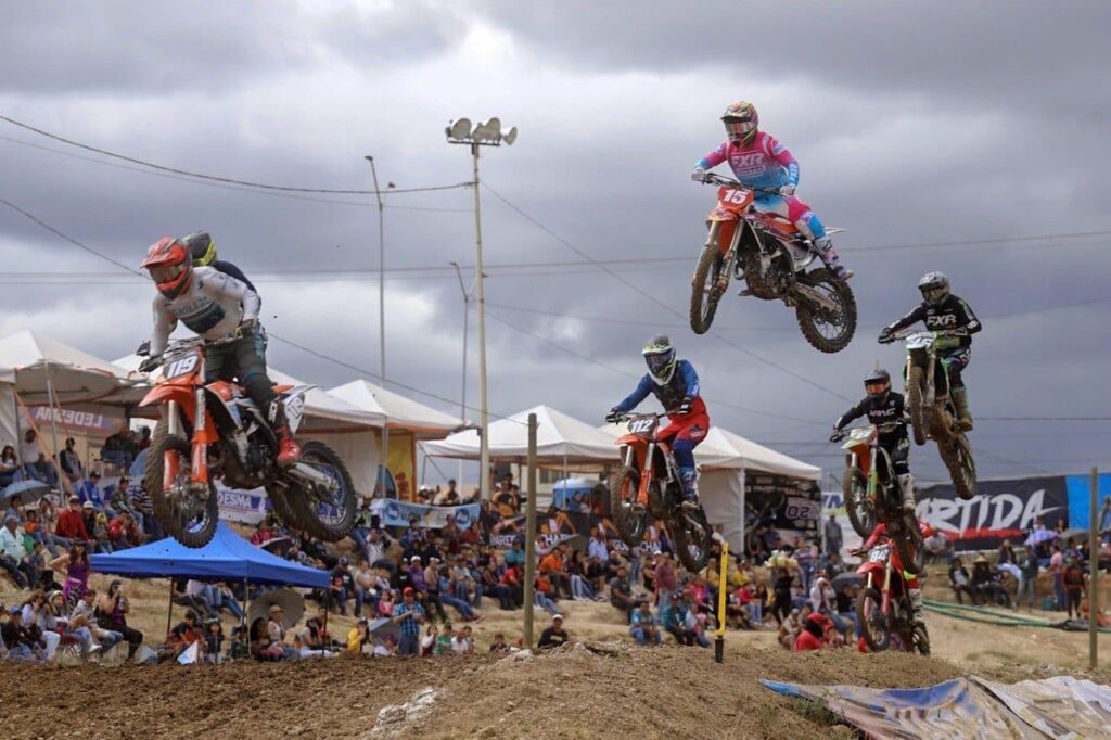 GRAN FIESTA SE VIVE ENLA PISTA DE MOTOCROSS