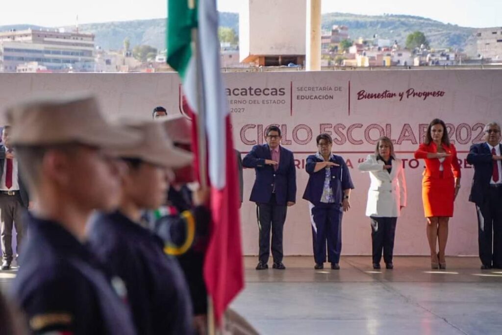 ARRANCA EN LA CAPITAL EL CICLO ESCOLAR 2023-2024 CON HONORES A LA BANDERA