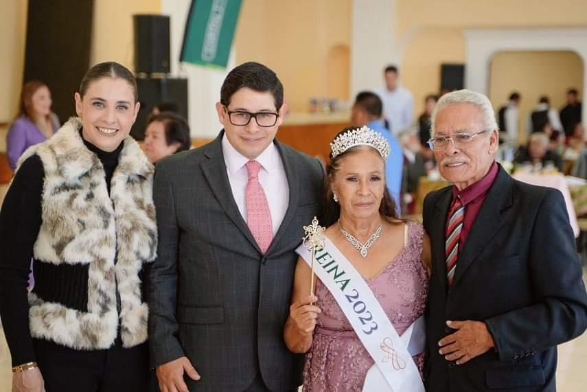 CONMEMORAN EL DÍA DEL ABUELO EN LA CAPITAL CON LA CORONACIÓN DE LA REINA DE LOS ADULTOS MAYORES