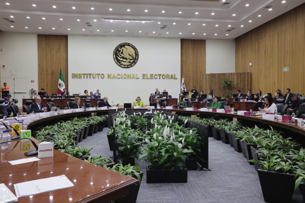 Prevé INE realizar tres debates presidenciales en 2024