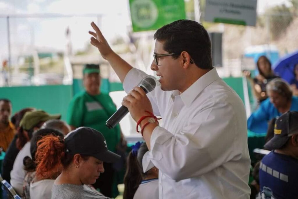 ATIENDE JORGE MIRANDA A HABITANTES DE LA COLONIA EUROPA CON EL PROGRAMA “MENOS ESCRITORIO, MÁS TERRITORIO”