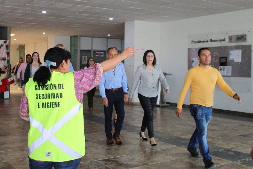 EMPRENDEN EJEMPLAR SIMULACRO EN AYUNTAMIENTO DE FRESNILLO