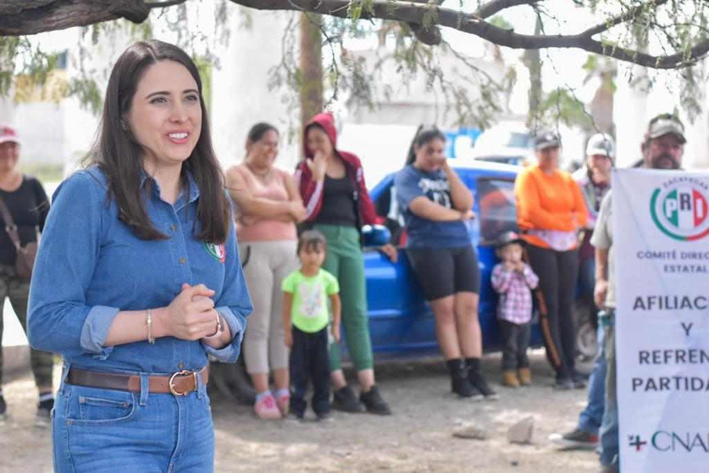 CON EL PROGRAMA “AQUÍ ESTÁ EL PRI” SIGUE LA ENTREGA DE TINACOS Y BOILERS