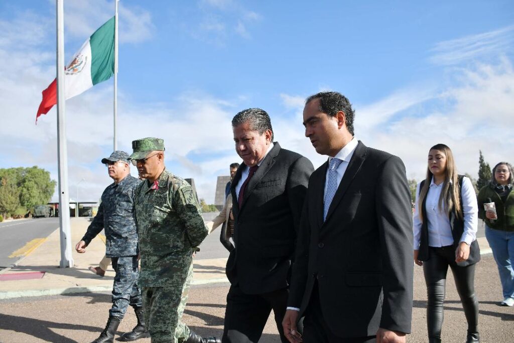 Participa José Saldívar en ceremonia cívica