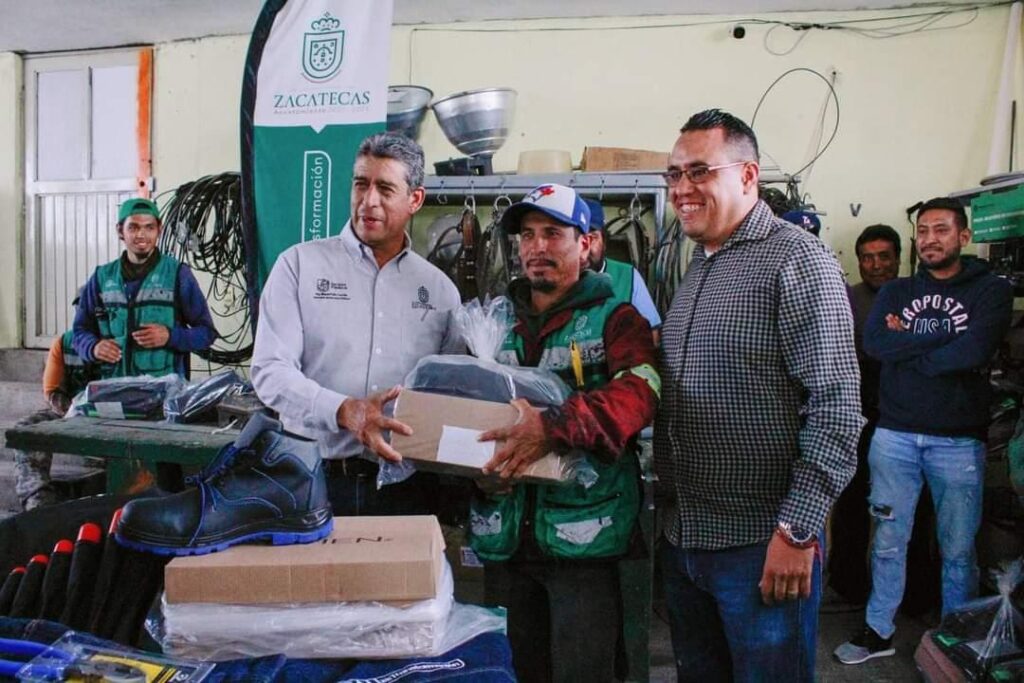 EQUIPA EL AYUNTAMIENTO DE ZACATECAS AL PERSONAL DE ALUMBRADO PÚBLICO