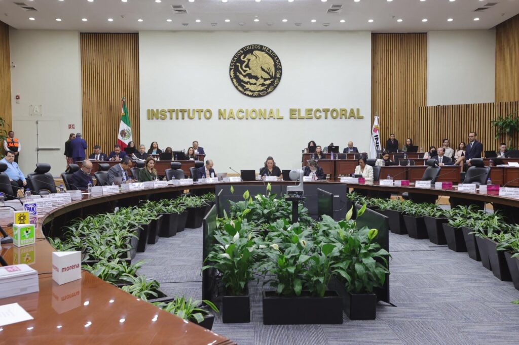 Aprueba INE las reglas básicas para los tres debates presidenciales del 2024