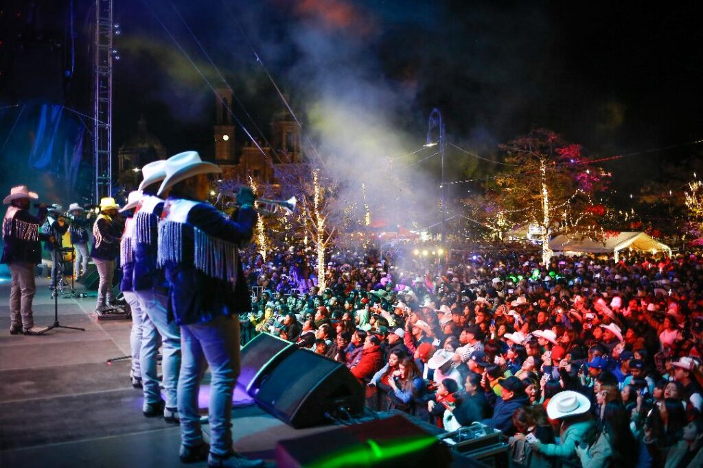 Rotundo éxito, presentación de Grupo Laberinto en la Feria de la Virgen