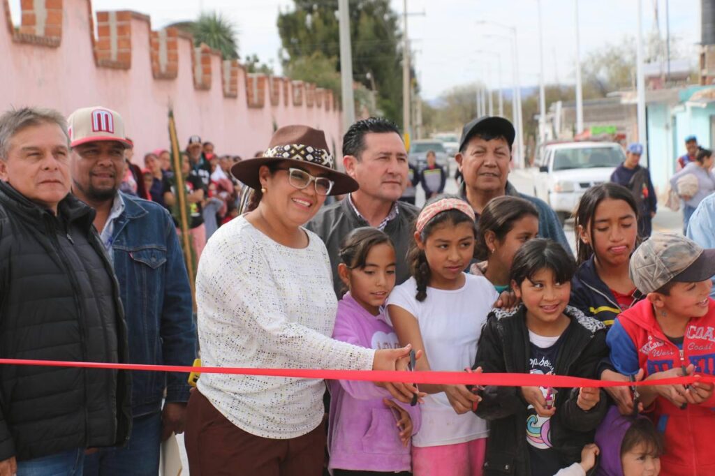 ENTREGA GOBIERNO DE FRESNILLOCINCO CALLES PAVIMENTADASEN COMUNIDADES RURALES