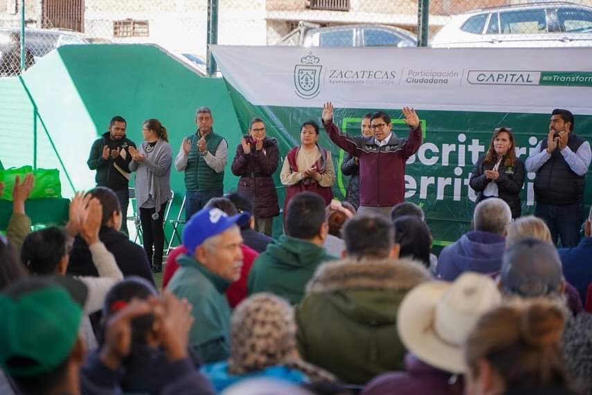 ACERCA JORGE MIRANDA EL PROGRAMA “MENOS ESCRITORIO, MÁS TERRITORIO” A LA COLONIA H. AYUNTAMIENTO