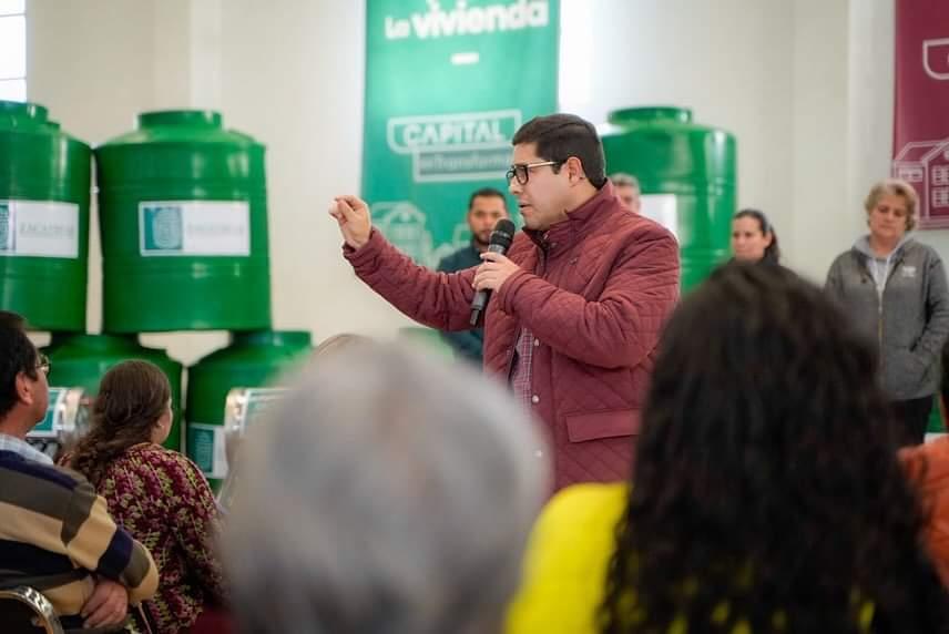 BENEFICIAN A LA POBLACIÓN DE LA CAPITAL CON LA ENTREGA DE CALENTADORES SOLARES Y TINACOS