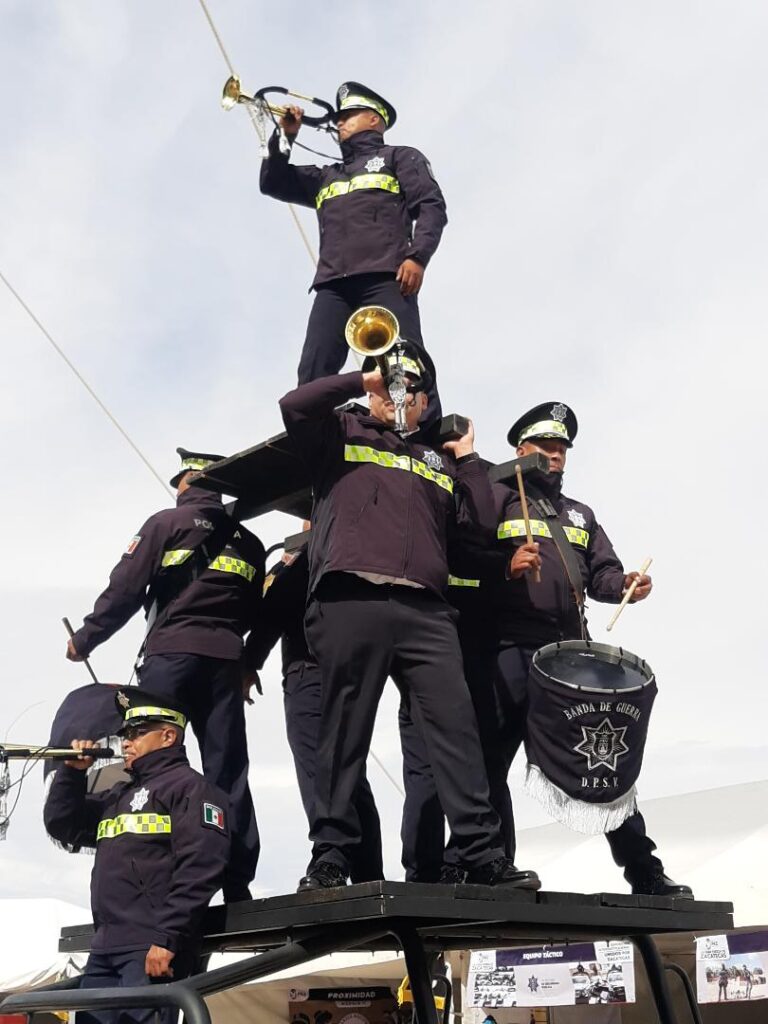 EXCELENTE DEMOSTRACIÓN DE LA BANDA DE GUERRA DE SEGURIDAD VIAL