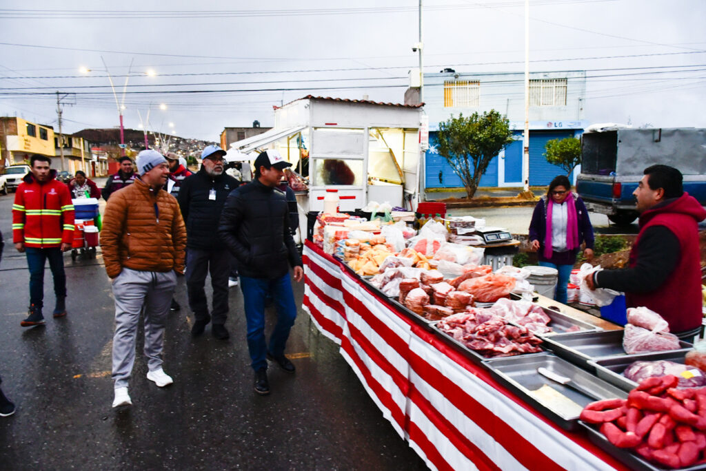 Garantiza Pepe Saldívar funcionalidad de servicios en tianguis del municipio