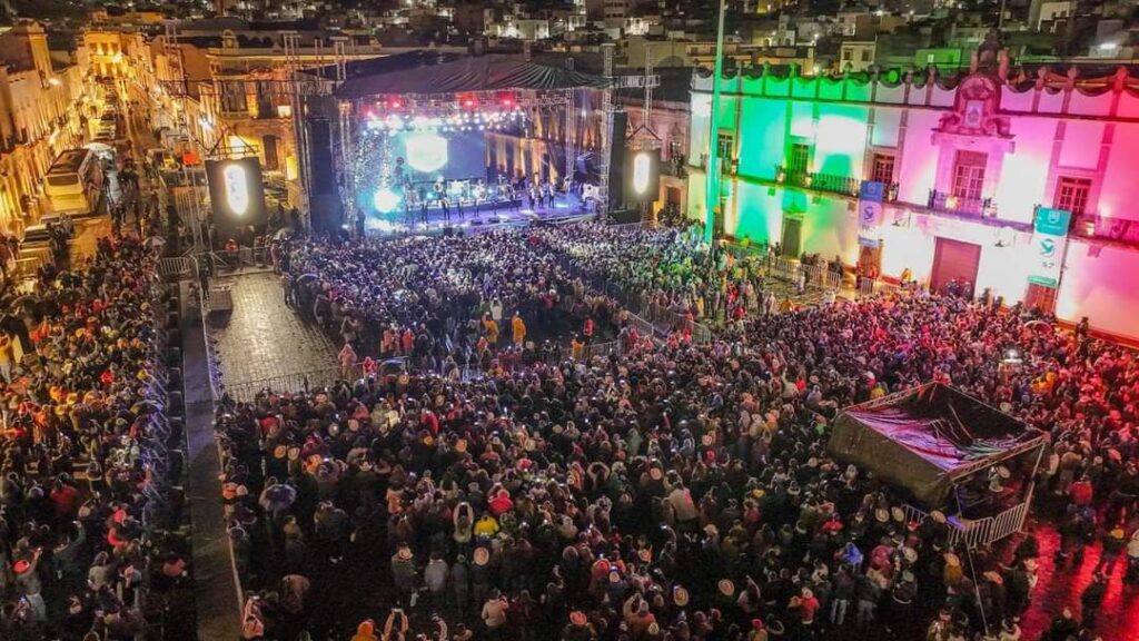 CIERRA CHUY LIZÁRRAGA EL FESTIVAL POR AMOR A LA CAPITAL