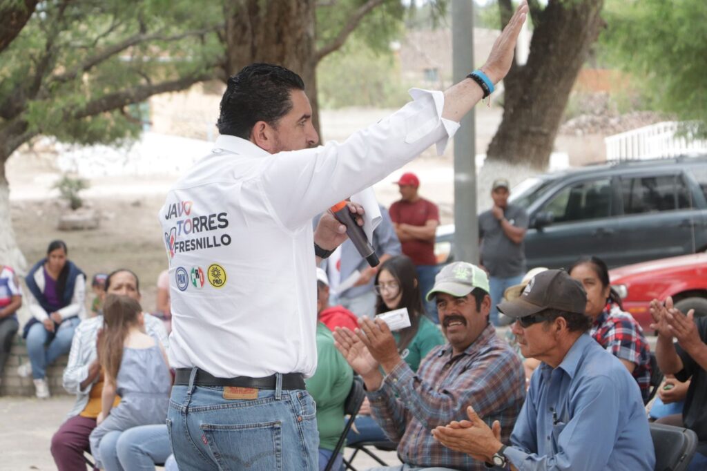 Crea Javo Torres diálogo y escucha propuestas en Boda de Río Chico y Rincón de la Florida