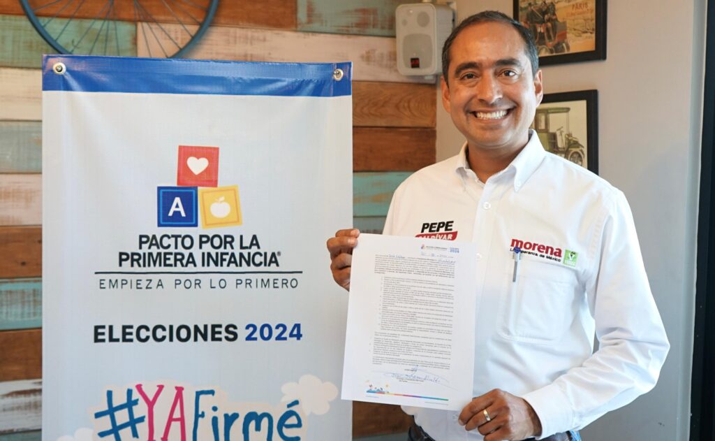 Firma Pepe Saldívar Pacto por la primera infancia