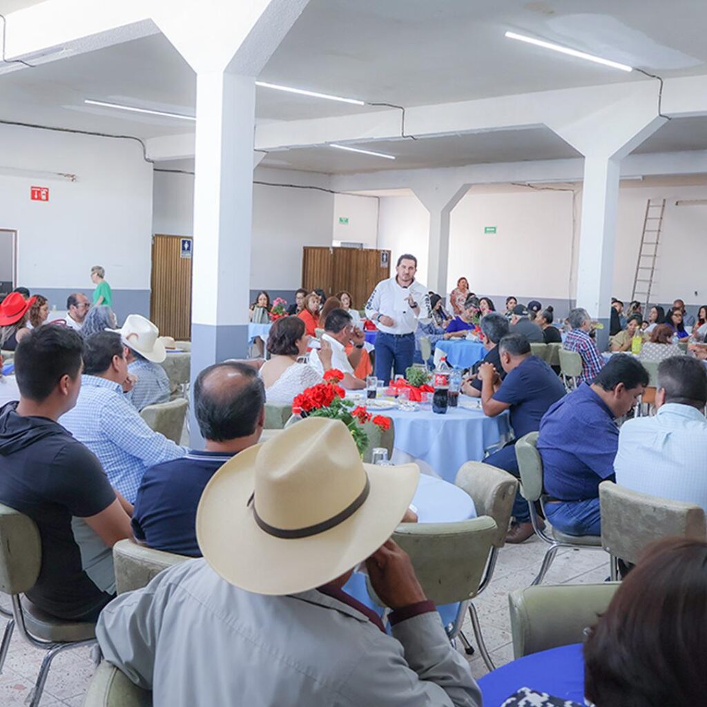 Javo Torres se reúne con docentes de Fresnillo; exhorta a la participación ciudadana