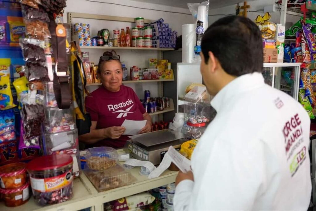 RECIBEN COLONOS DE LA GONZÁLEZ ORTEGA LAS PROPUESTAS DE JORGE MIRANDA