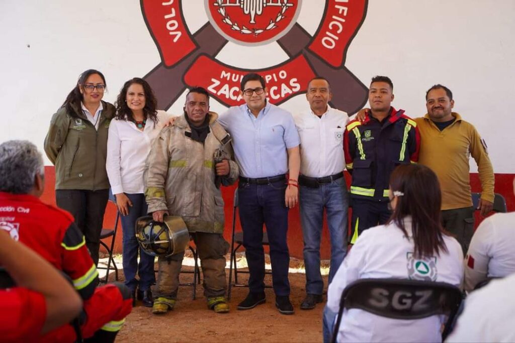 EQUIPA JORGE MIRANDA AL PERSONAL DE PROTECCIÓN CIVIL Y BOMBEROS DE LA CAPITAL