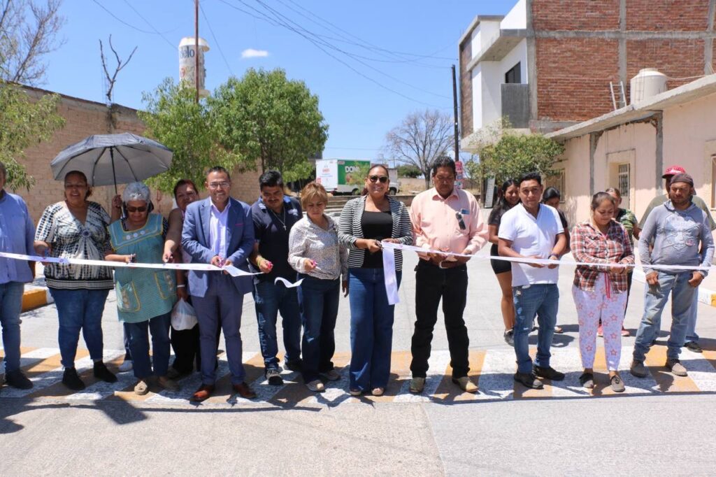 INAUGURA RITA QUIÑONES PAVIMENTACIÓN DE CALLESY MEJORAS EN CANCHAS