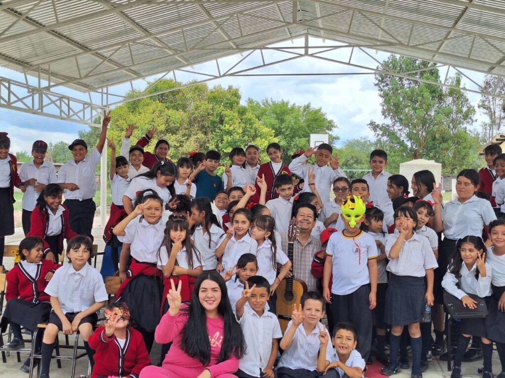 ATIENDE CUENTACUENTOSA NIÑOS DE SAN CRISTÓBAL