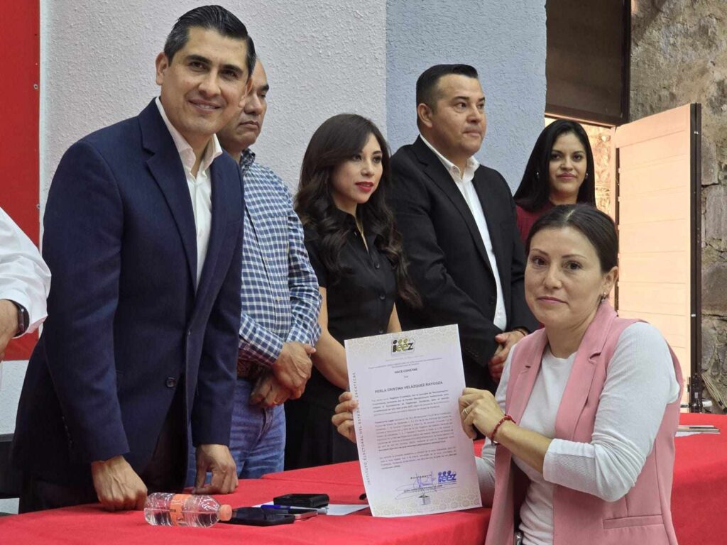 ENTREGA EL PRI 46 CONSTANCIAS A SUS REGIDORES PLURINOMINALES