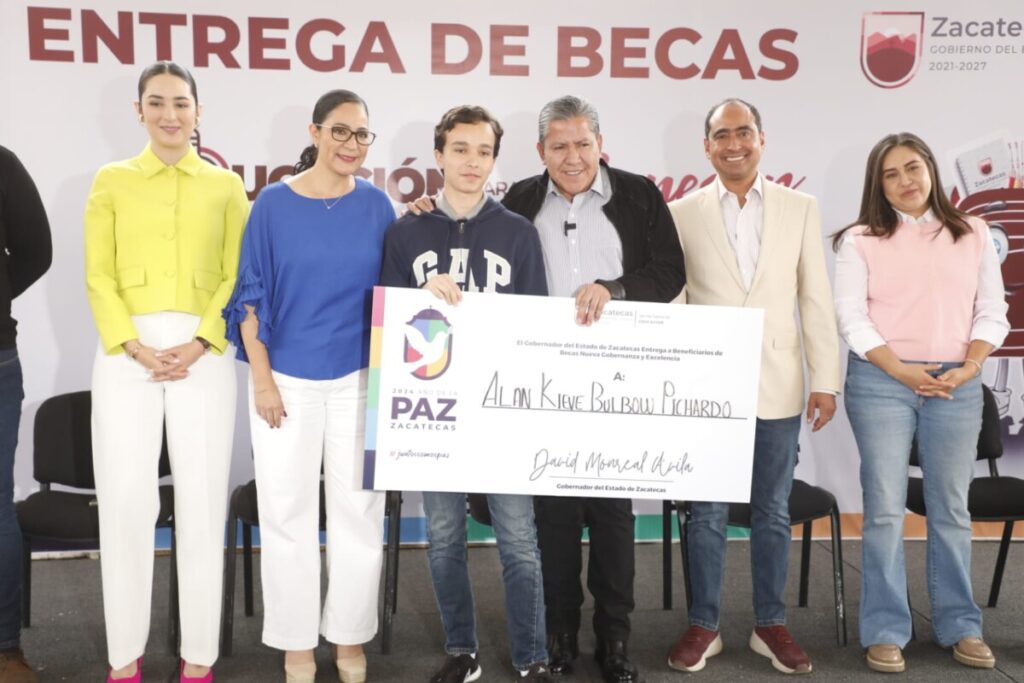 Entregan David Monreal y Pepe Saldívar casi 2.5 millones MDP en becas para estudiantes destacados de Guadalupe