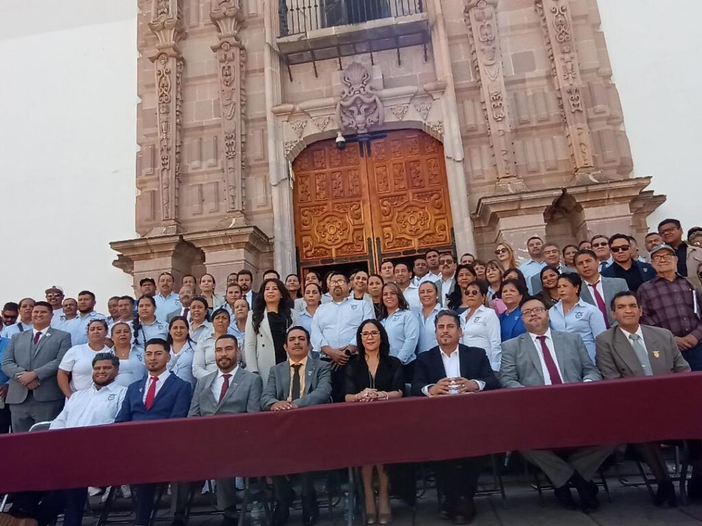 Develación en Letras Doradas de la Escuela Normal Rural “General Matías Ramos Santos”, en el Muro de Honor del Congreso del Estado