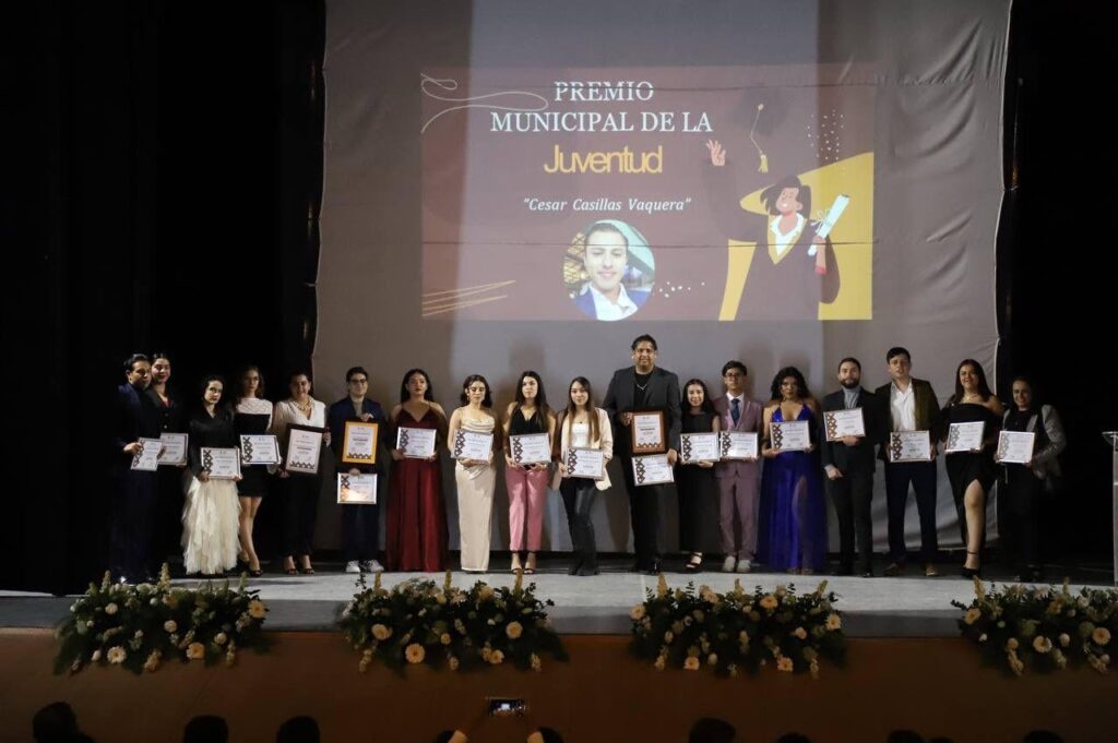 ENTREGAN EL PREMIO DE LA JUVENTUD FRESNILLENSE