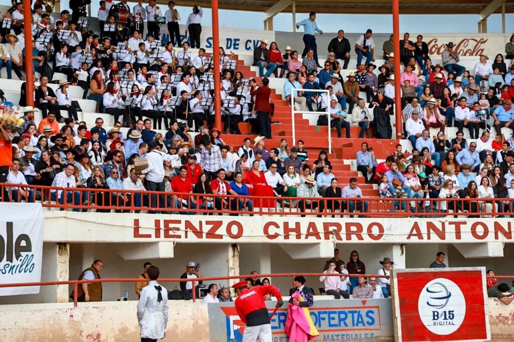 REALIZAN LA TRADICIONAL CORRIDA DE ANIVERSARIO