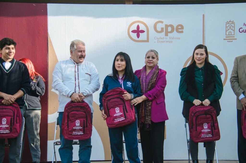 Con entrega de Mochilas del BienestarRefrenda el Ayuntamiento de Guadalupe su compromiso con la educación