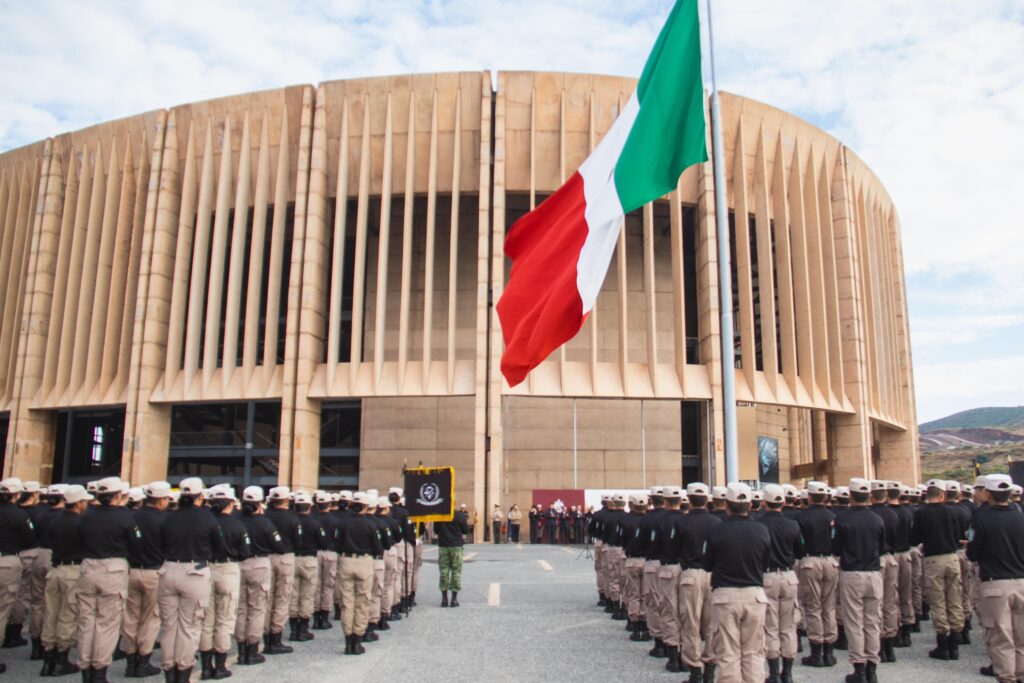 Entrega Ayuntamiento de GuadalupeMochilas a estudiantes del Bachillerato General Militarizado