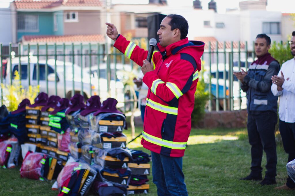 Con entrega de uniformes refrenda Ayuntamiento de Guadalupe Su compromiso con el personal de Servicios Públicos