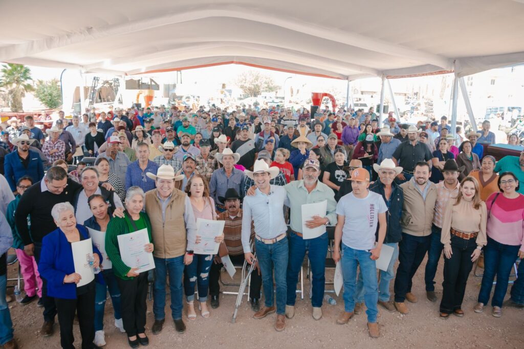 Supervisan Gobernador David Monreal Ávila y el Presidente Pepe Saldívar rehabilitación de carretera y entregan apoyos agrícolas