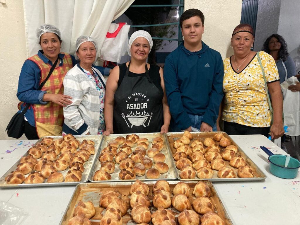 IMPULSA KARLA ESTRADA AUTOEMPLEO CON CURSO DE PAN DE MUERTO