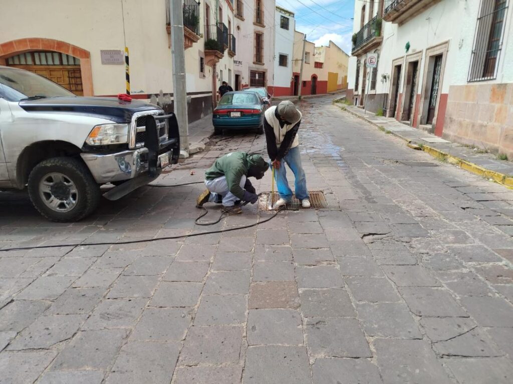 SE LLEVAN A CABO ACCIONES DE REHABILITACIÓN Y BACHEO EN EL CENTRO HISTÓRICO DE ZACATECAS 