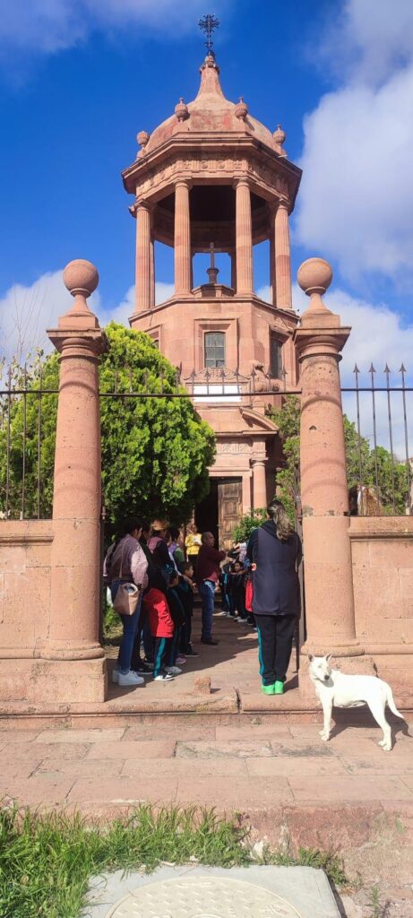 EL JARDÍN DE NIÑOS BEATRIZ GONZÁLEZ ORTEGA VISITA EL MAUSOLEO 