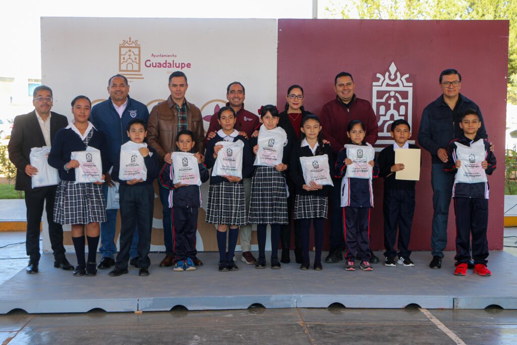 Con entrega de obra y útiles escolaresPepe Saldívar reafirma su compromiso con la educación y con las y los niños de Guadalupe