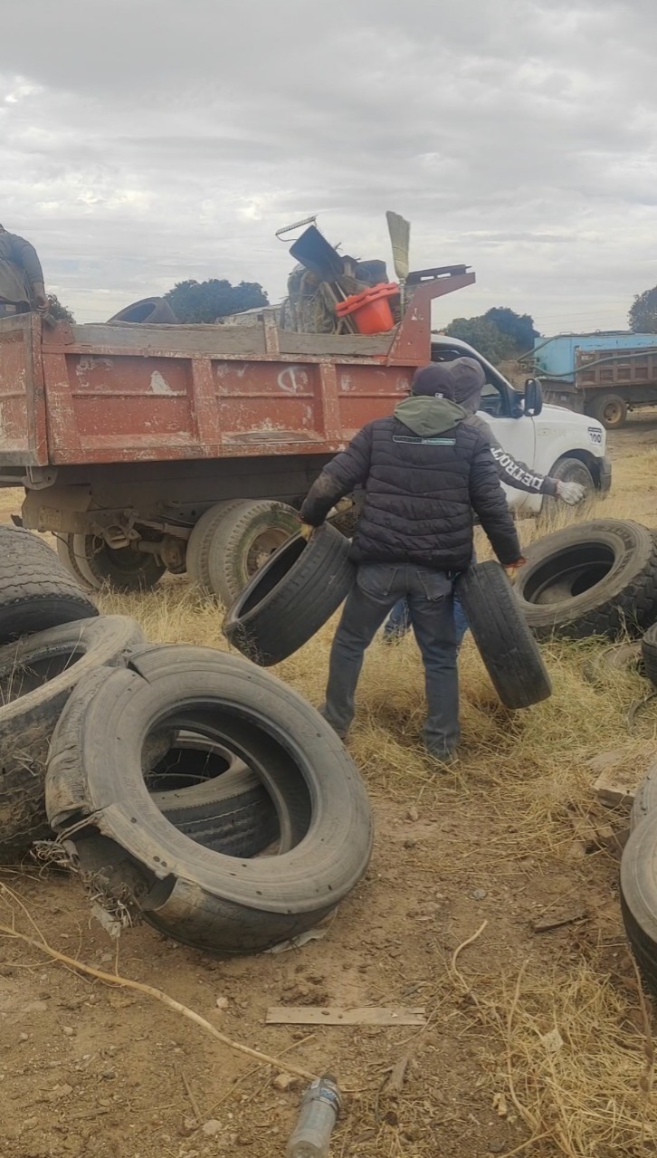 DECOMISAN LLANTAS EN PARQUE LADRILLERAS Y ACUERDAN ALTERNATIVAS ECOLÓGICAS