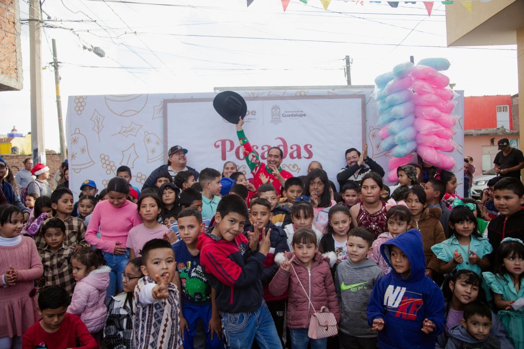 Continúa Pepe Saldívar llevando mensaje de amor a través de las Posadas por los Valores y la Esperanza