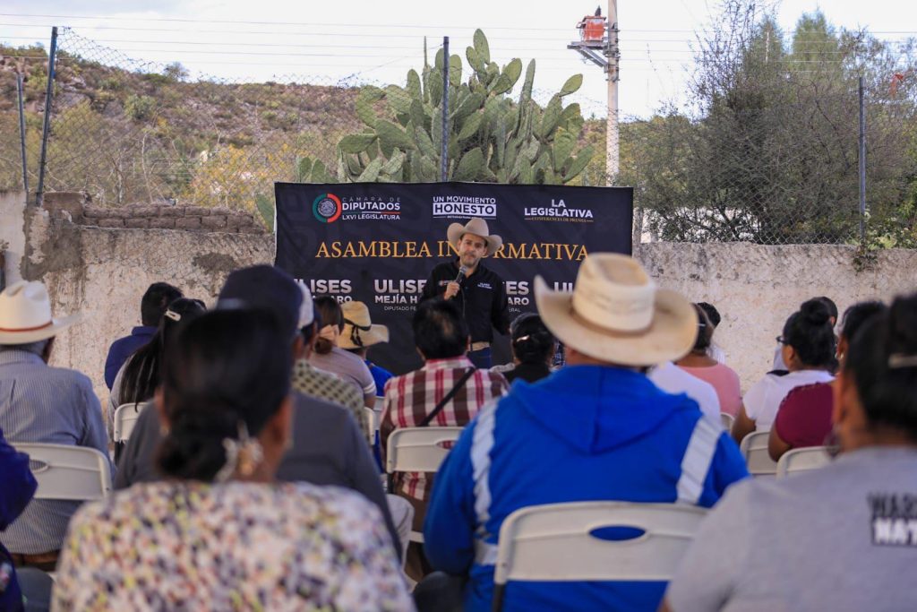 ULISES MEJÍA HARO DIALOGA CON PRODUCTORES SOBRE CENTROS DE ACOPIO Y REFORMA A LA LEY DE AGUAS