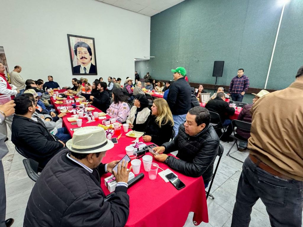 CELEBRA PRI POSADA NAVIDEÑA CON MEDIOS DE COMUNICACIÓN