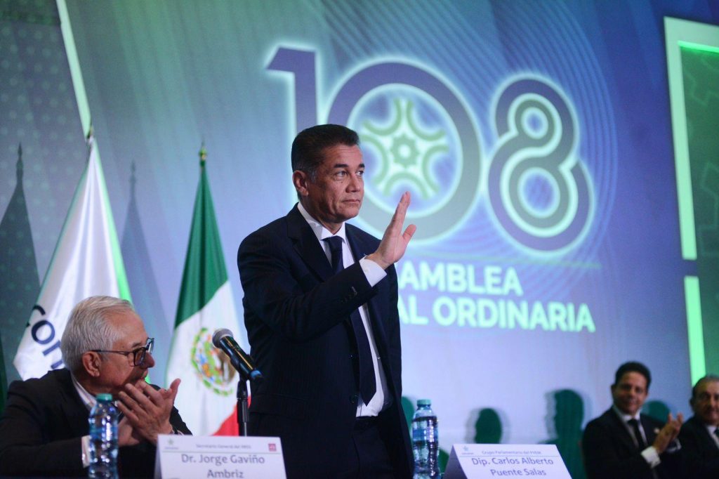 Carlos Puente acompaña a Presidente de los industriales del país