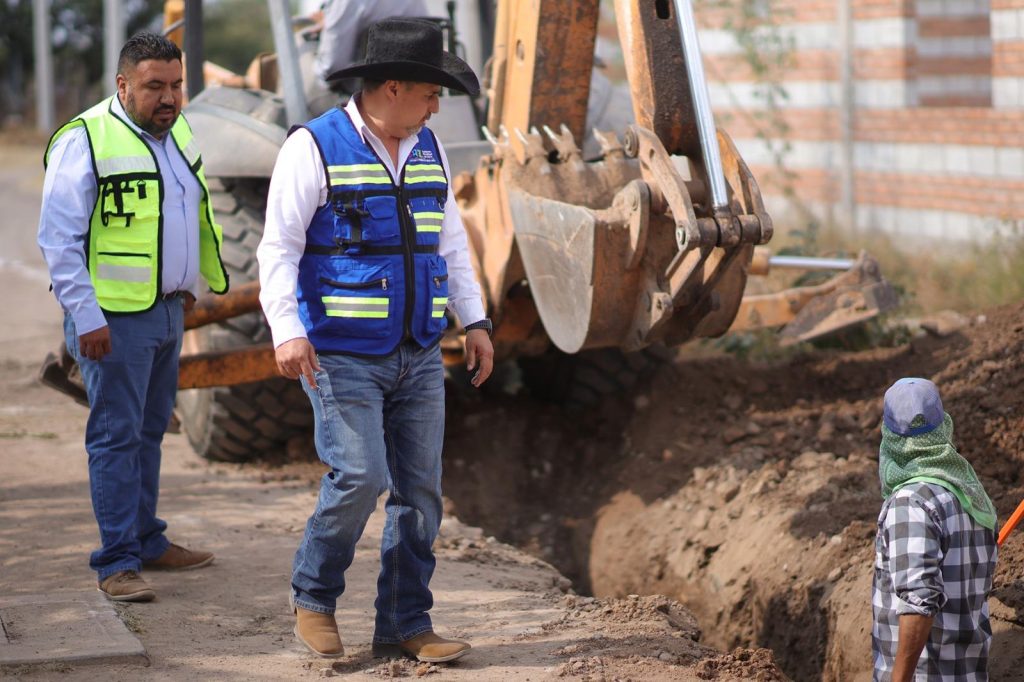 Rodrigo Ureño lanza la campaña “Manos a la Obra” en beneficio de las familias jerezanas
