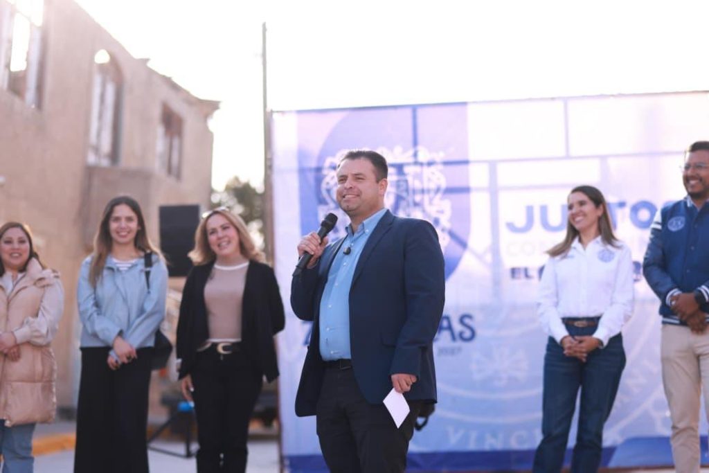 Miguel Varela continúa llevando obra pública a las colonias