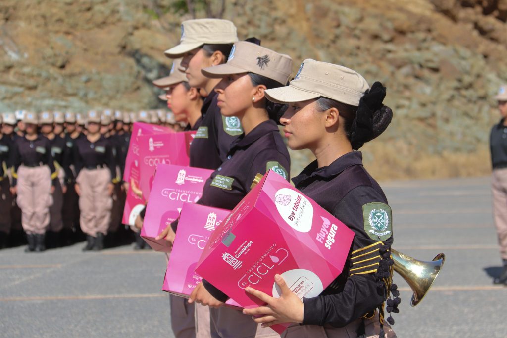 Mujeres del Bachillerato General Militarizado “transforman su ciclo” con kits menstruales