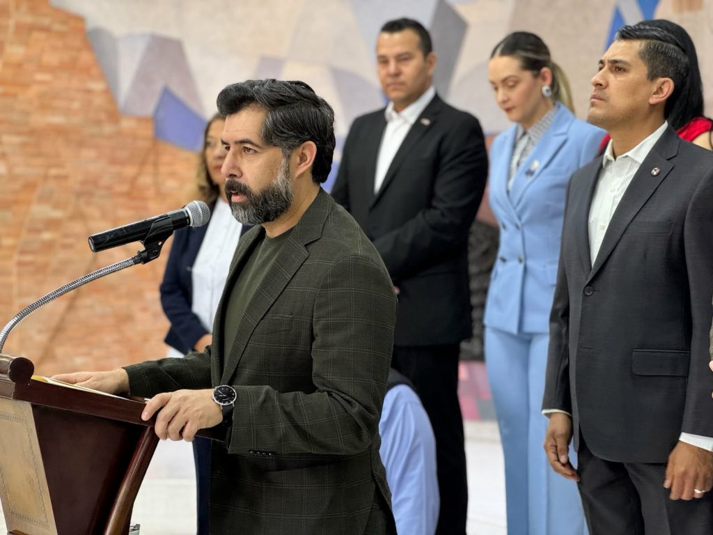 CELEBRAN DIPUTADOS DEL PRI, PAN, PRD Y EL ABOGADO JORGE RADA, FALLO DE LA SCJN