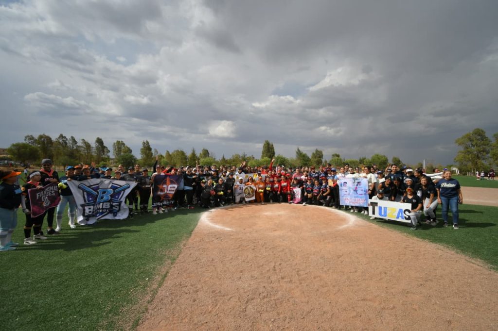 Agradece liga de Softbol Guadalupe apoyo de Pepe Saldívar