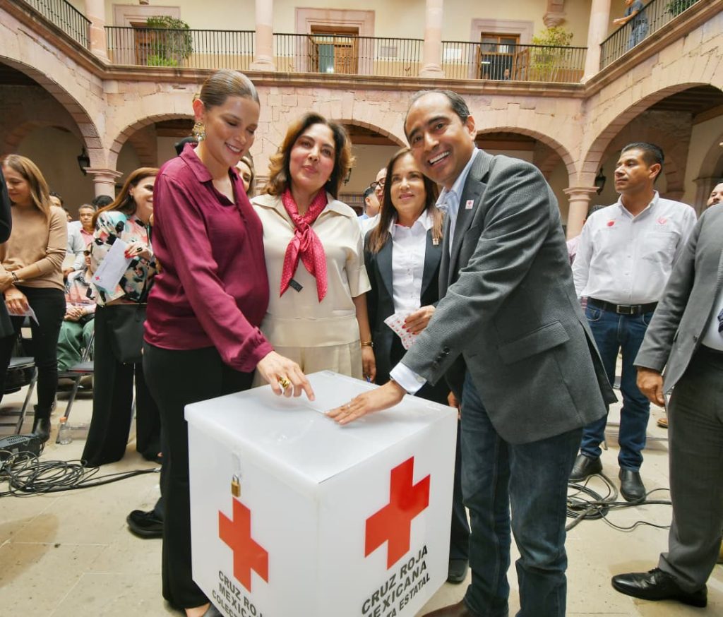 Invitan a Pepe Saldívar y Paulina Hernández a donar para la Cruz Roja